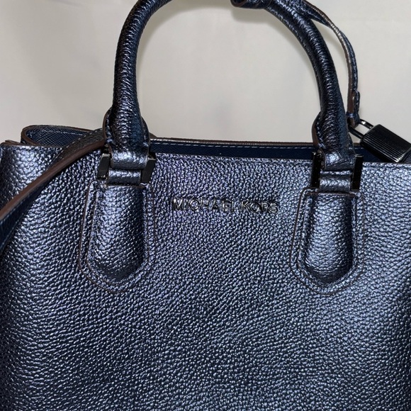🔥 SALE! Michael Kors Adele Midnight Crossbody Bag with Adjustable Strap - Picture 4 of 16